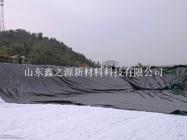 糙面養(yǎng)殖防滲膜鋪設(shè)過程中有哪些注意事項(xiàng)？