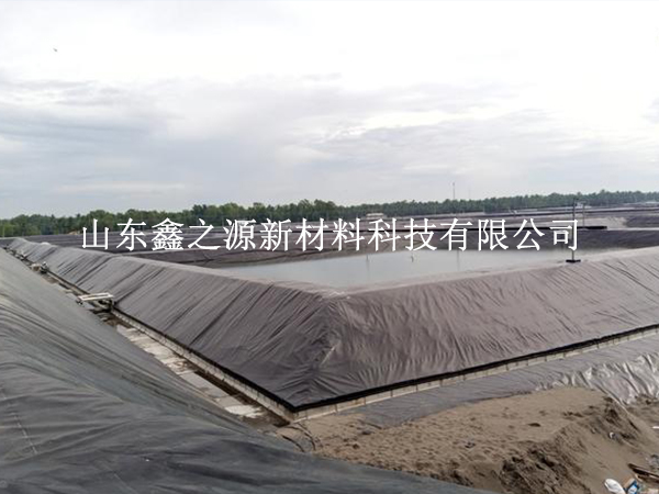 大風(fēng)天氣下鋪設(shè)沼氣池黑膜的技巧：安全高效，創(chuàng)新應(yīng)對